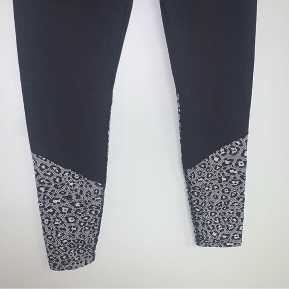 Beyond Yoga Leggings Size Small Black Leopard Back Me Up High Waisted 7/8 Length - Picture 4 of 10